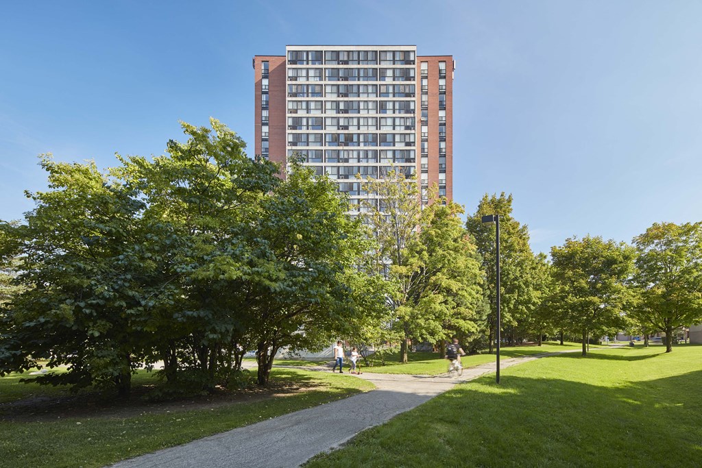 Waterford Tower Apartments, 2645 Battleford Road, Mississauga, ON